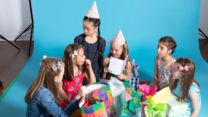 Photo d'ambiance pendant l'anniversaire pour filles